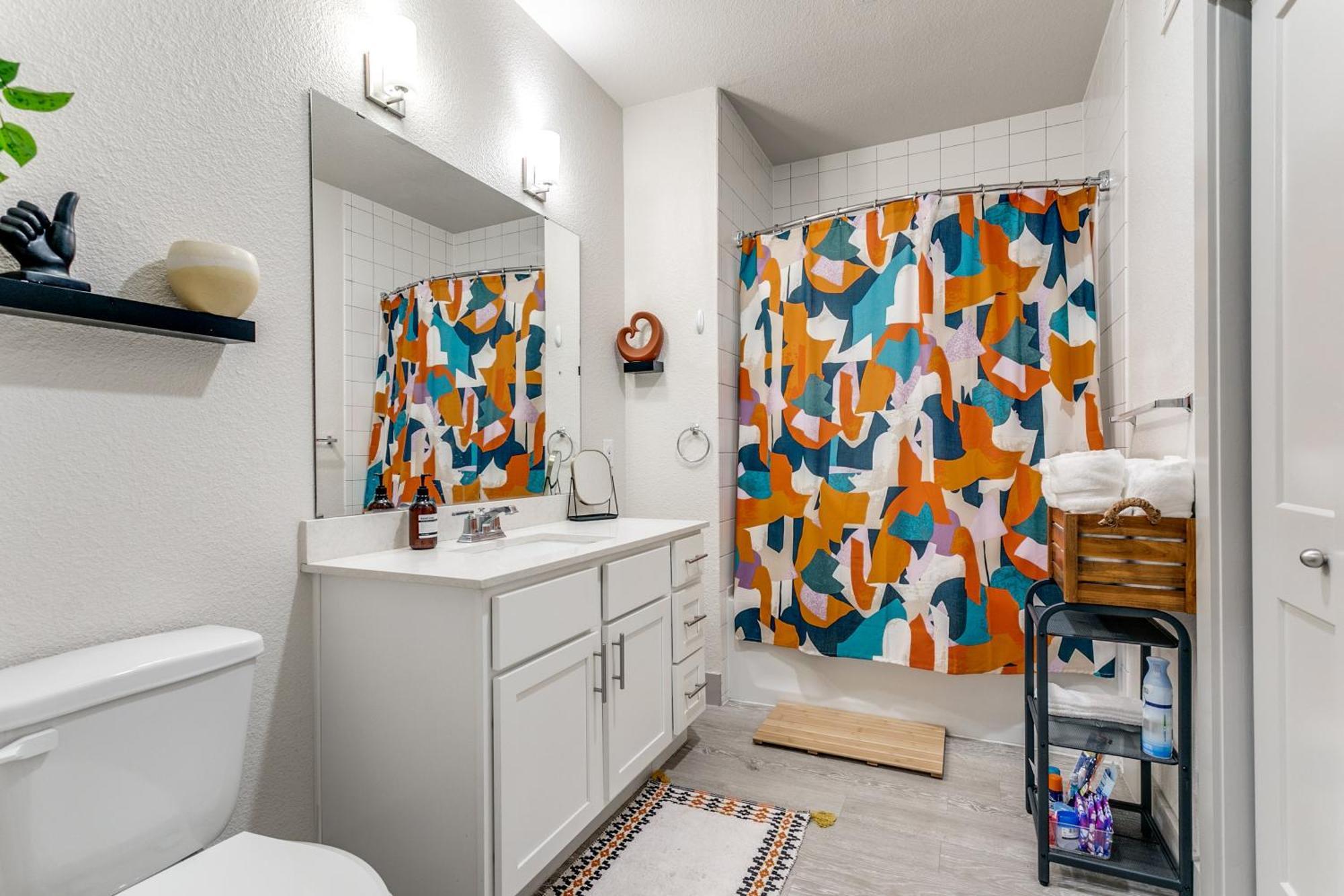 Beautiful Condo On Riverwalk W King Ste Free Parking Pet Friendly Centrally Located On The Riverwalk サンアントニオ エクステリア 写真