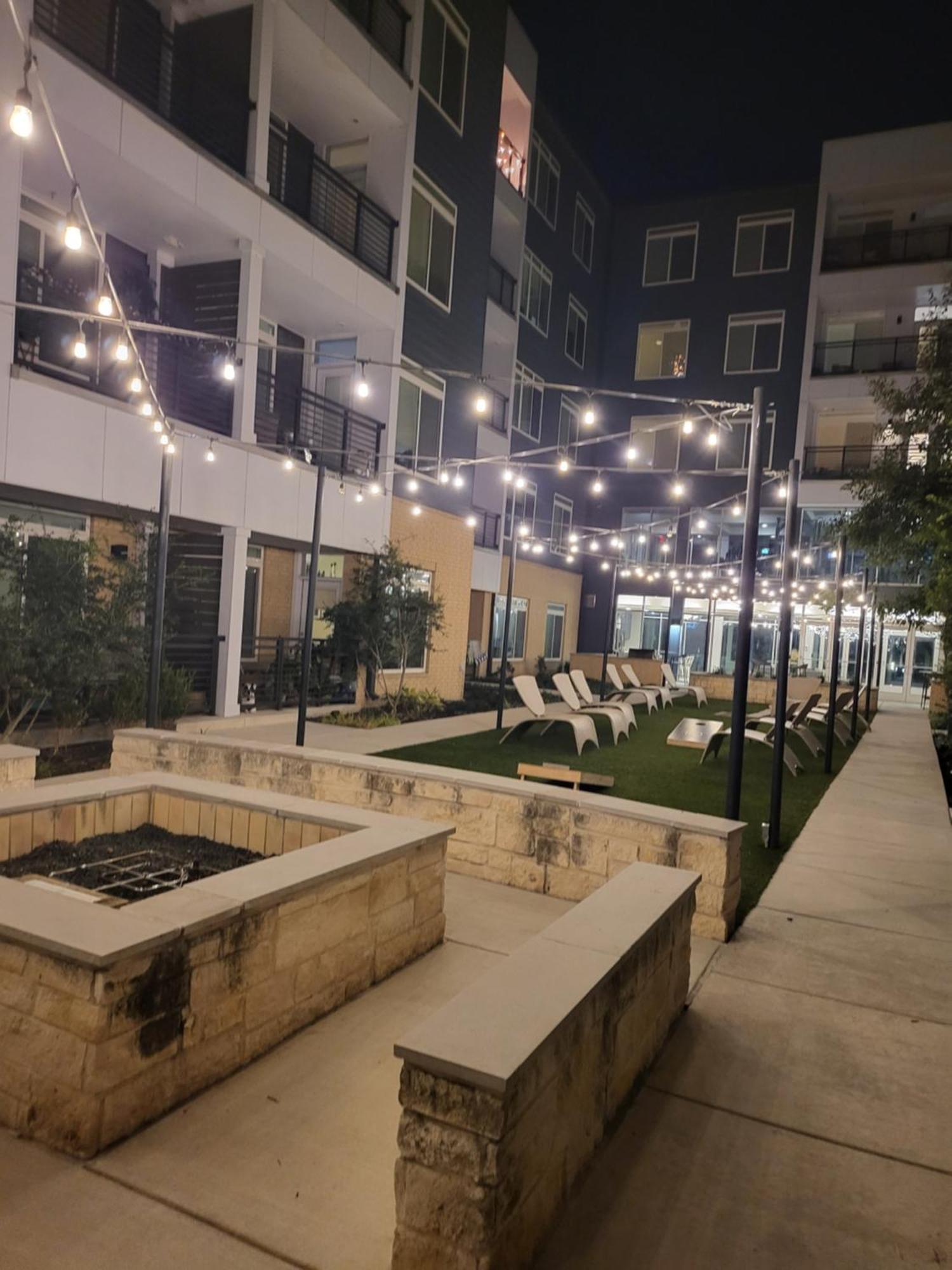 Beautiful Condo On Riverwalk W King Ste Free Parking Pet Friendly Centrally Located On The Riverwalk サンアントニオ エクステリア 写真