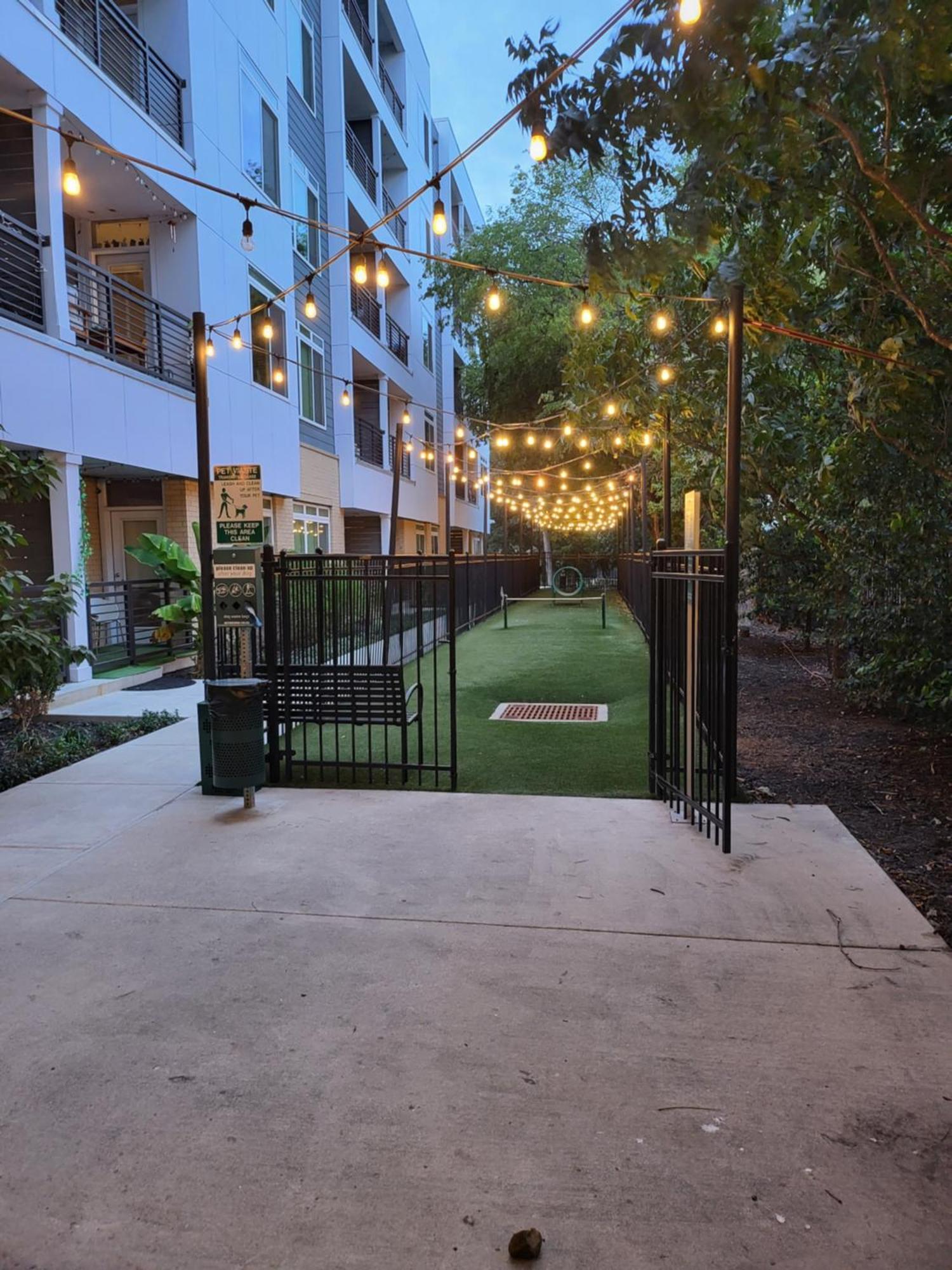 Beautiful Condo On Riverwalk W King Ste Free Parking Pet Friendly Centrally Located On The Riverwalk サンアントニオ エクステリア 写真