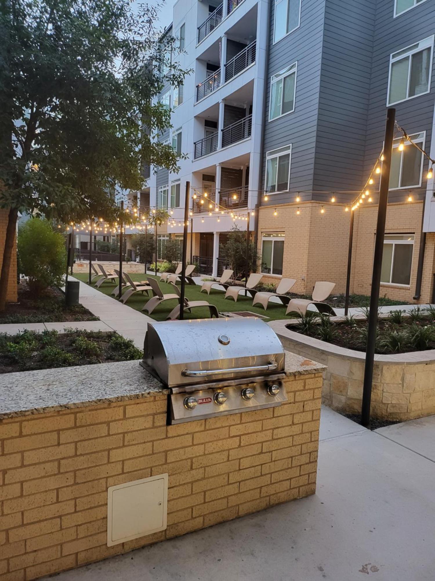 Beautiful Condo On Riverwalk W King Ste Free Parking Pet Friendly Centrally Located On The Riverwalk サンアントニオ エクステリア 写真