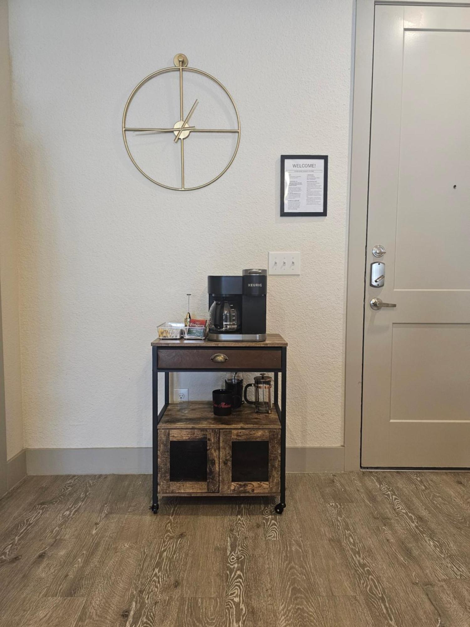 Beautiful Condo On Riverwalk W King Ste Free Parking Pet Friendly Centrally Located On The Riverwalk サンアントニオ エクステリア 写真